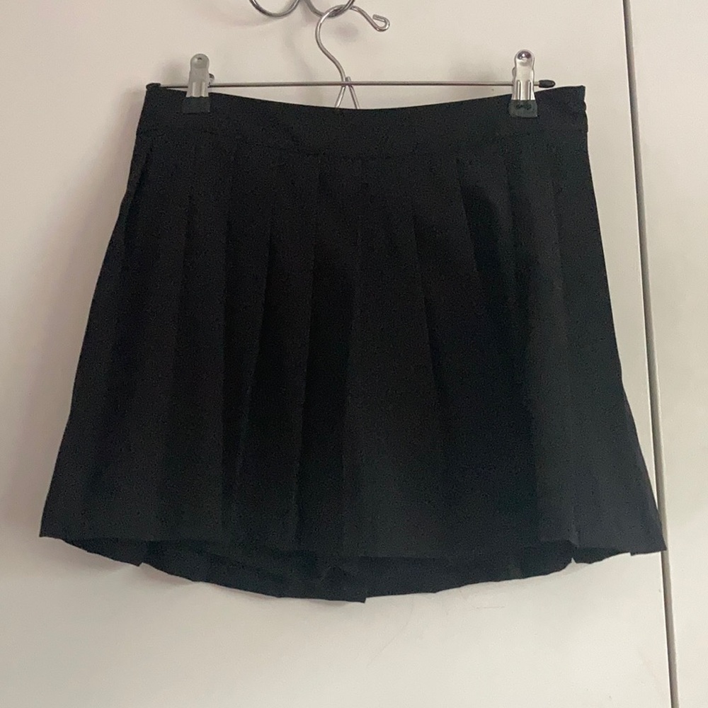 Forever 21 black pleated mini skirt skort M